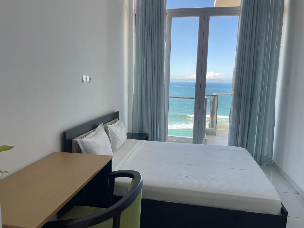 Lovely Sea View Apartment Image 11