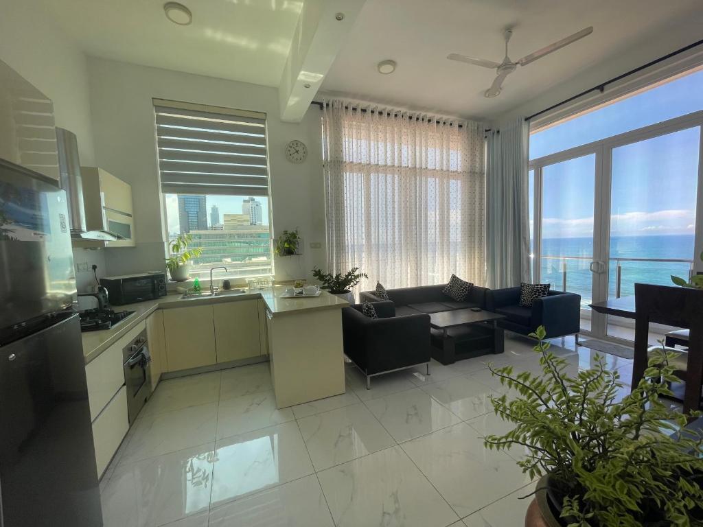 Lovely Sea View Apartment Image 14