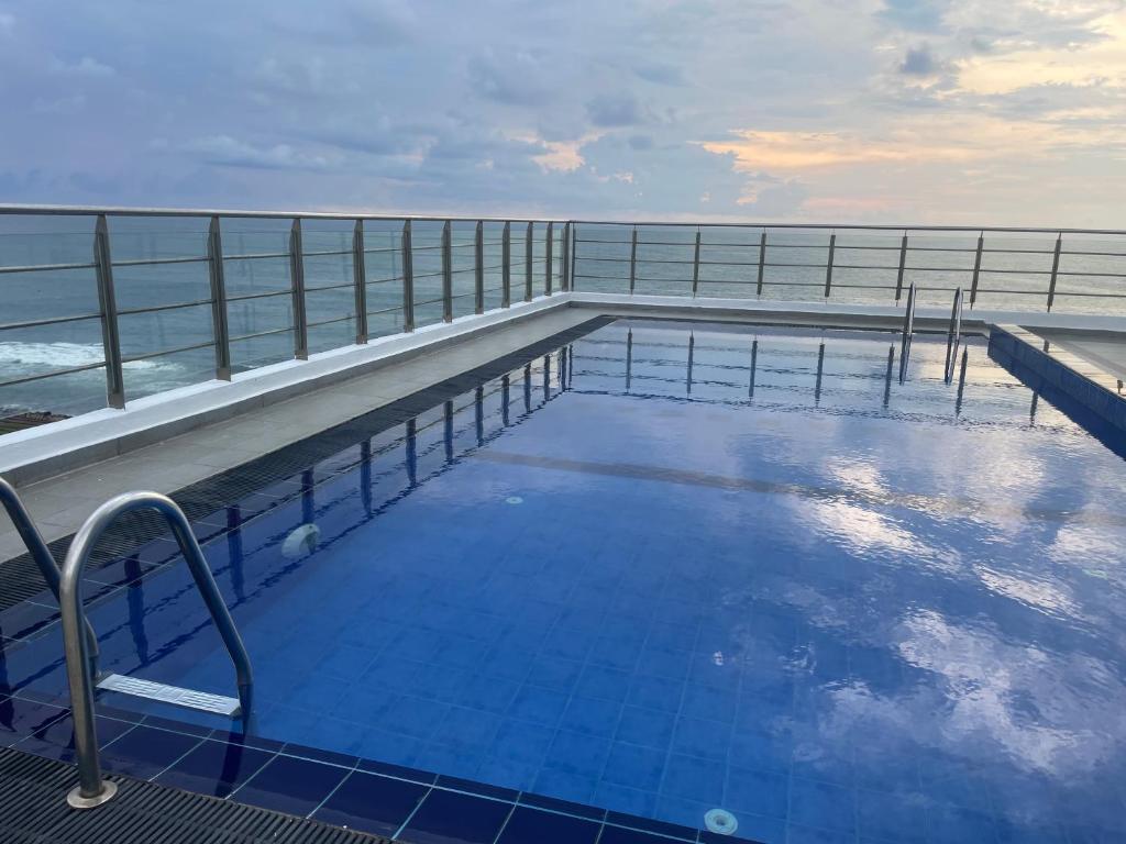 Next to Indian Ocean Image 11