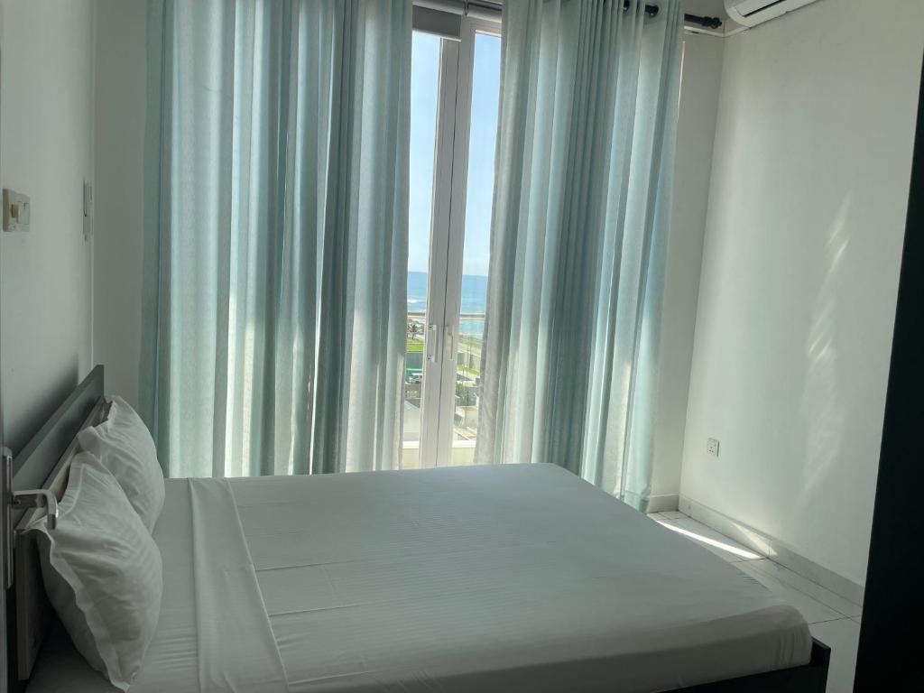 Sea View Apartment Image 12