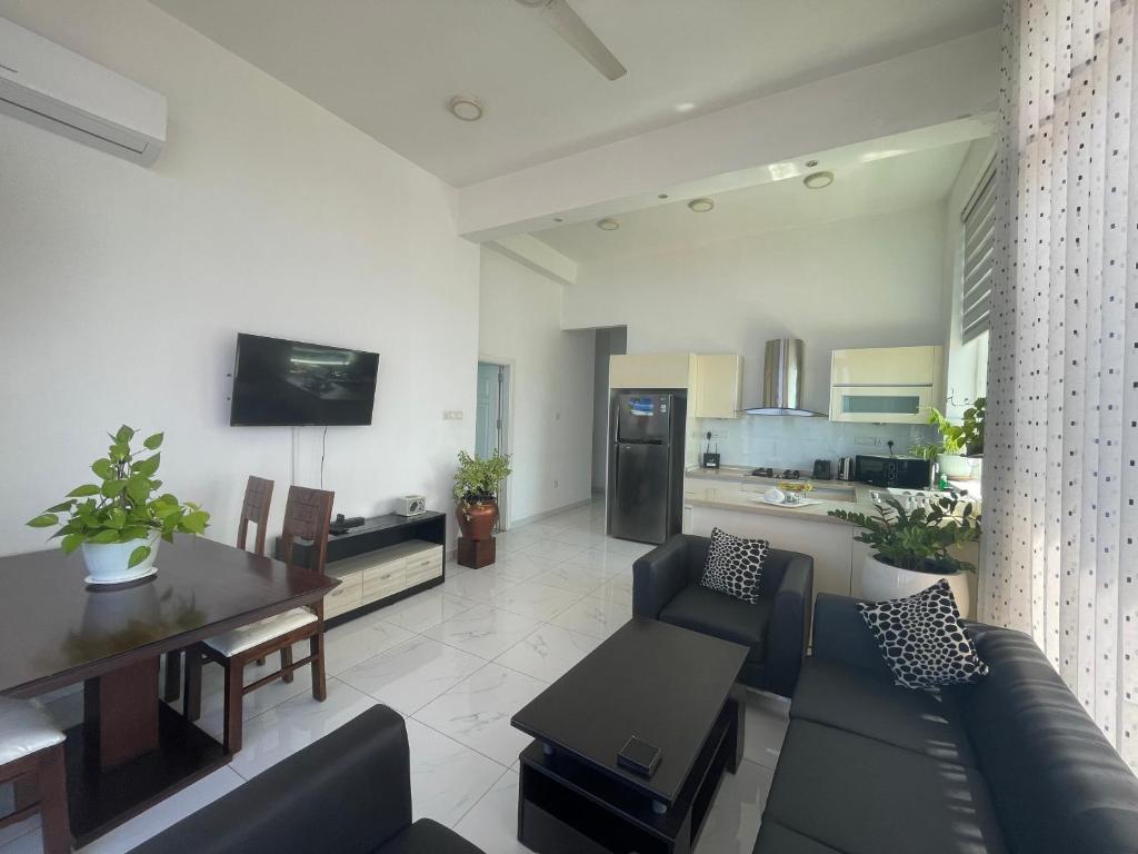 Sea View Apartment Image 5